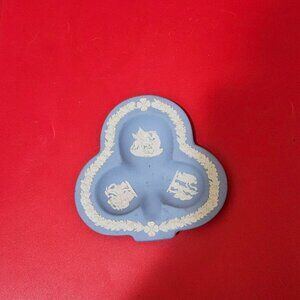 wedgwood jasperware trinket dish in clover shape